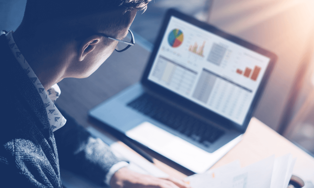 a screenshot of a trader in front of a computer screen with trading charts for the best futures brokers in the UK story